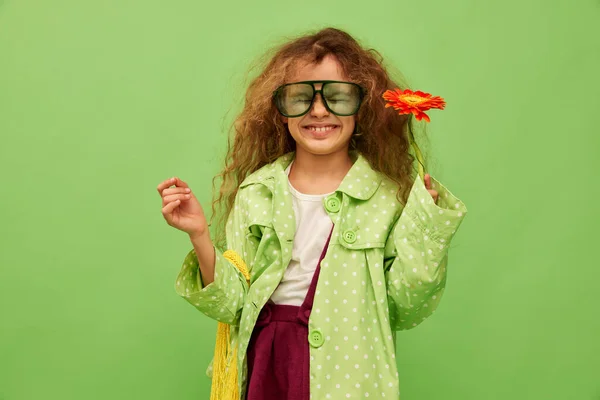 Smiling Little Cute Girl Child Curly Hair Sunglasses Posing Flower — Stockfoto