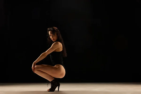 Deep Passionate Look Young Woman Bodysuit Heels Stiletto Dancer Posing — ストック写真