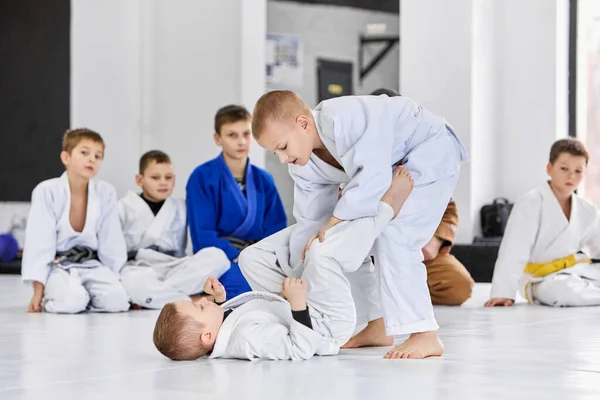 Little Boys Children White Kimono Training Judo Jiu Jitsu Indoors — Stockfoto