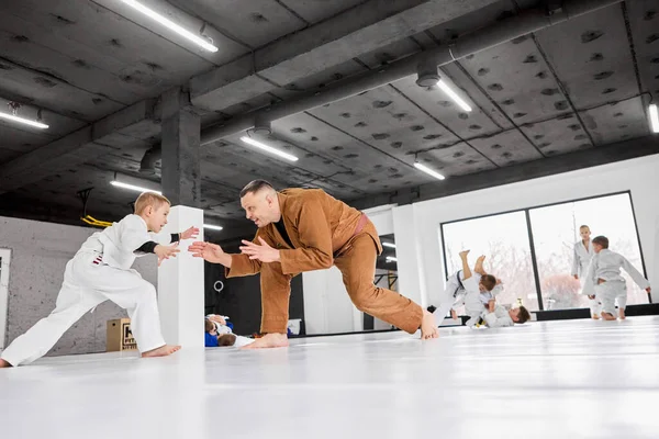 Dynamic Portrait Man Professional Judo Jiu Jitsu Coach Training Little — Stok fotoğraf
