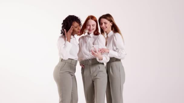 Scrolling Social Media Networks Three Beautiful Stylish Women Grey Pants — Vídeo de stock