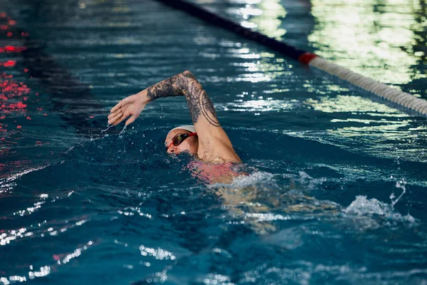 Zwemmend Type Voor Kruipen Professionele Vrouwelijke Atleet Training Zwemmen Het — Stockfoto