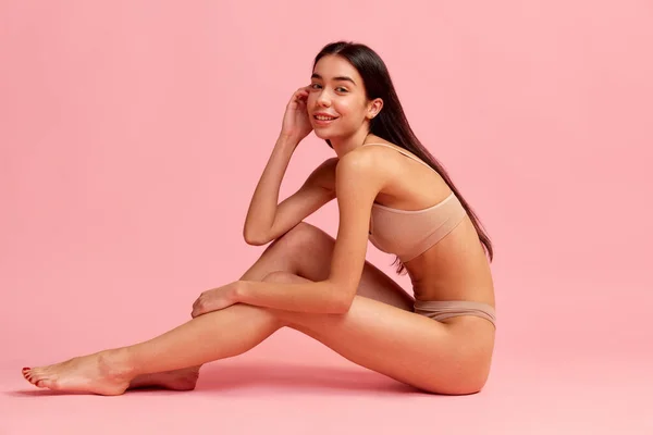 Slim Healthy Body Massage Young Beautiful Brunette Girl Posing Underwear — Zdjęcie stockowe
