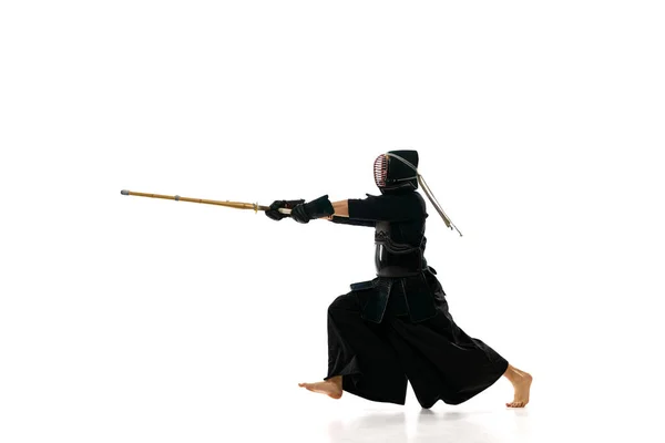 Δύναμη Άνθρωπος Επαγγελματίας Αθλητής Kendo Μαύρη Στολή Σπαθί Shinai Εκπαίδευση — Φωτογραφία Αρχείου