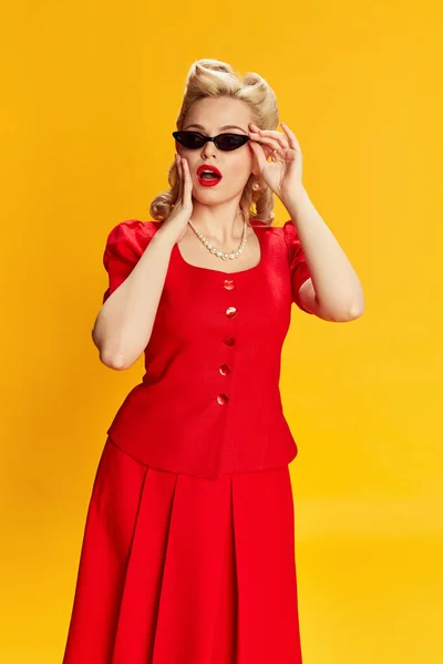 Beautiful Young Girl Stylish Hairstyle Red Suit Trendy Sunglasses Posing — Stock Photo, Image