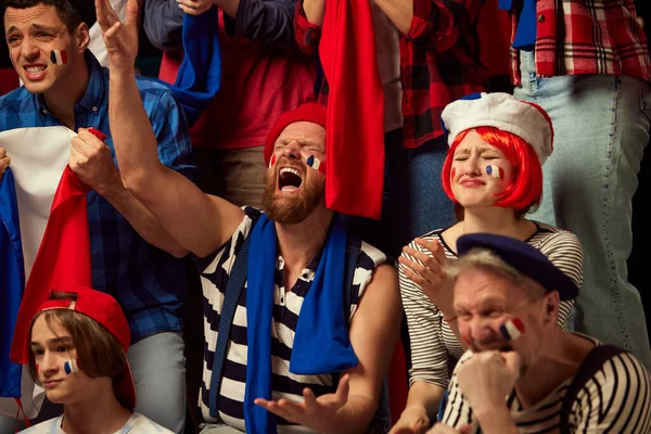 Napięty Moment Gry Ludzie Fani Futbolu Emocjonalnie Oglądają Mistrzostwa Francji — Zdjęcie stockowe
