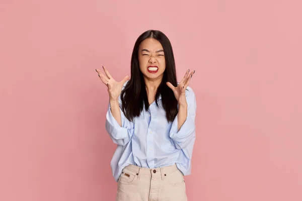 Irritatie Stress Portret Van Jong Mooi Meisje Casual Kleding Poseren — Stockfoto