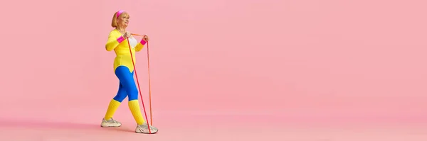 Senior Old Woman Colorful Sportswear Training Sport Expanders Posing Pink — Stock Photo, Image