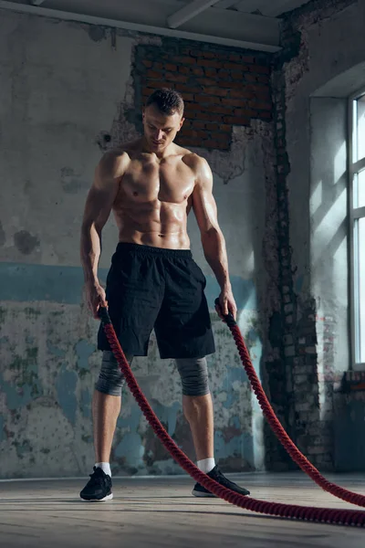 Retrato Comprimento Total Jovem Homem Muscular Com Forte Alívio Corpo — Fotografia de Stock