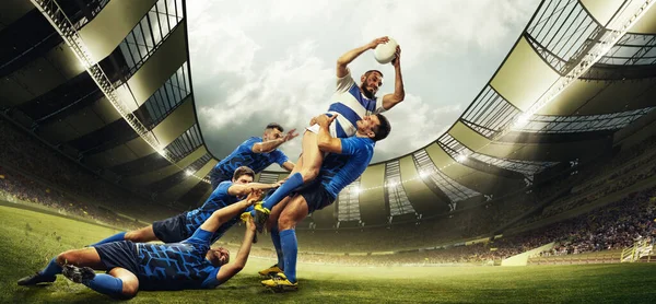 Professionele Sport Mannen Rugbyspelers Tijdens Het Spel Vangen Bal Openlucht — Stockfoto