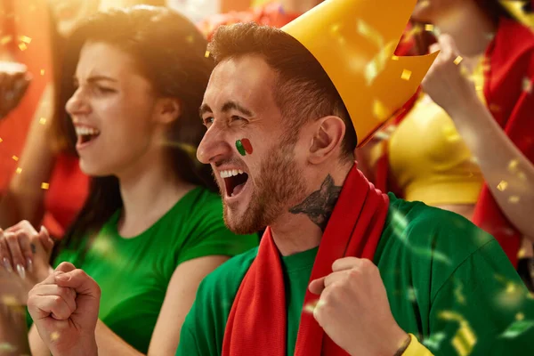 Gente Emocionada Emotiva Aficionados Fútbol Portugal Emocionalmente Animando Equipo Favorito — Foto de Stock