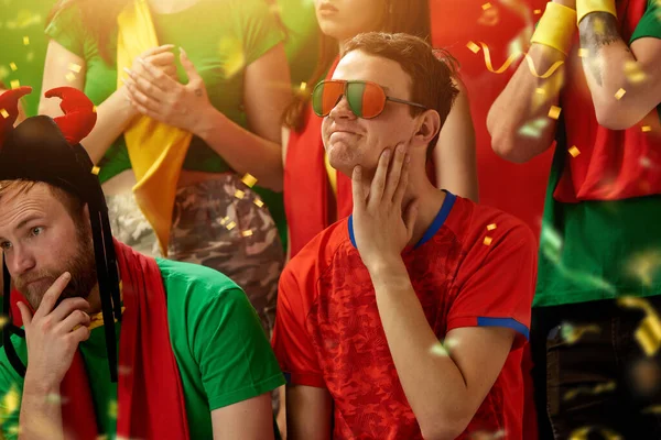 Los Aficionados Fútbol Portugal Apoyan Ven Partido Animan Emocionalmente Fútbol — Foto de Stock
