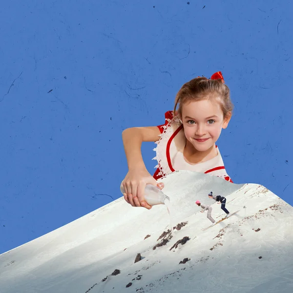 Menina Bonita Criança Derramando Leite Montanhas Nevadas Com Turistas Homem — Fotografia de Stock