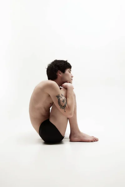 Voel Eenzaam Studio Portret Van Jonge Man Poseren Shirtloos Ondergoed — Stockfoto
