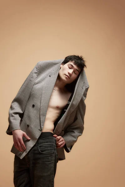 Porträt Eines Jungen Asiatischen Typen Junge Mit Grauem Aufgebocktem Nackten — Stockfoto