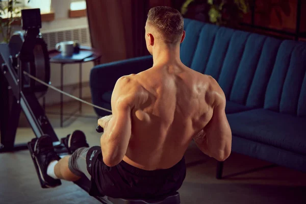 Rückansicht Eines Jungen Sportlichen Mannes Mit Entlastung Kräftigem Muskulösem Rücken — Stockfoto