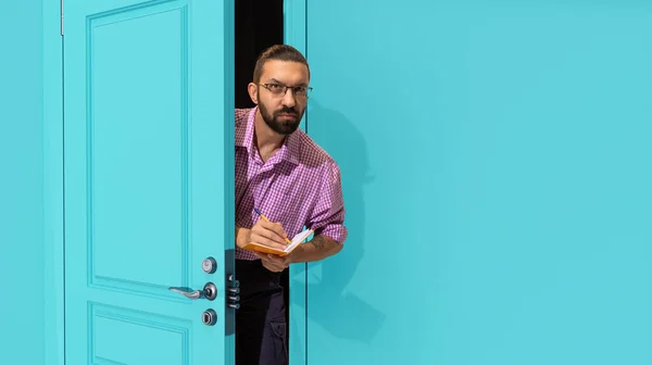 Bearded Man Glasses Peeking Out Blue Door Attentively Looking Making — Stock Photo, Image