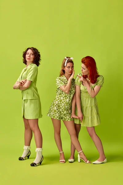 Saying Rumors Portrait Stylish Young Women Talking Gossips Posing Green — Stock Photo, Image