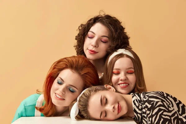 Portrait Beautiful Young Women Makeup Stylish Hairstyle Posing Orange Studio — Stock Photo, Image