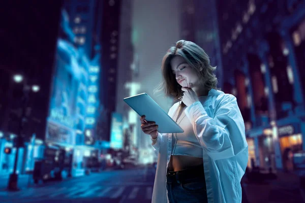Young Pretty Girl Standing Street Night Looking Tablet Doubtful Thoughtful — Stock Photo, Image