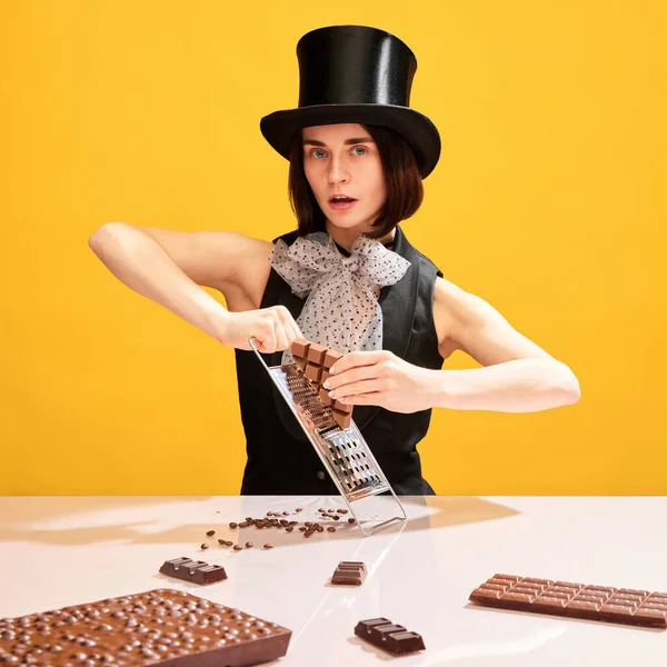 Artistique Belle Femme Chapeau Cylindre Grille Chocolat Sur Râpe Sur — Photo