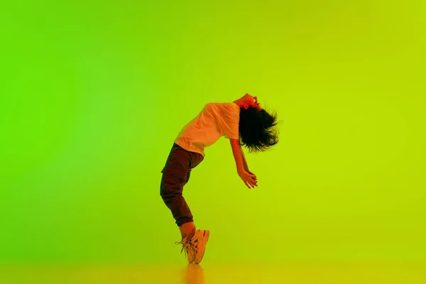 Chica Joven Artística Flexible Positiva Bailarina Hip Hop Que Actúa — Foto de Stock