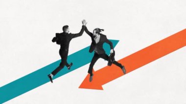 Hareket etmeyi, animasyonu durdurun. Çağdaş sanat. Çak bakalım. Gençler, farklı yönlere koşan çalışanlar, çeşitli alanlarda başarıya giden yol. İş, kariyer, destek, takım çalışması kavramı