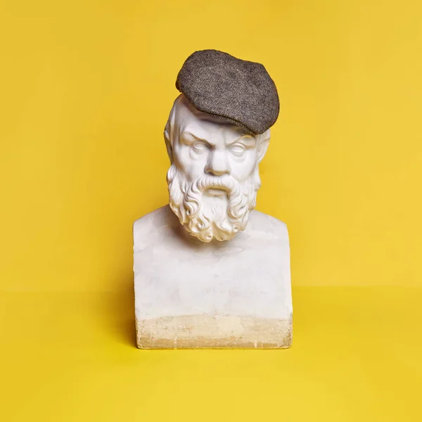 Antique Statue Bust Serious Male Expression Wearing Cap Yellow Background — Stock Photo, Image