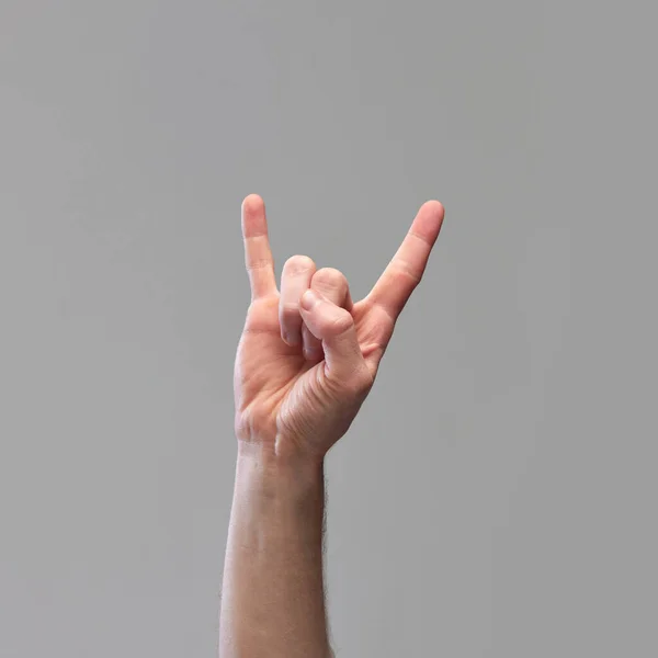Αρσενικό Χέρι Δείχνει Χειρονομία Του Ροκ Ρολ Hook Horns Γκρι — Φωτογραφία Αρχείου