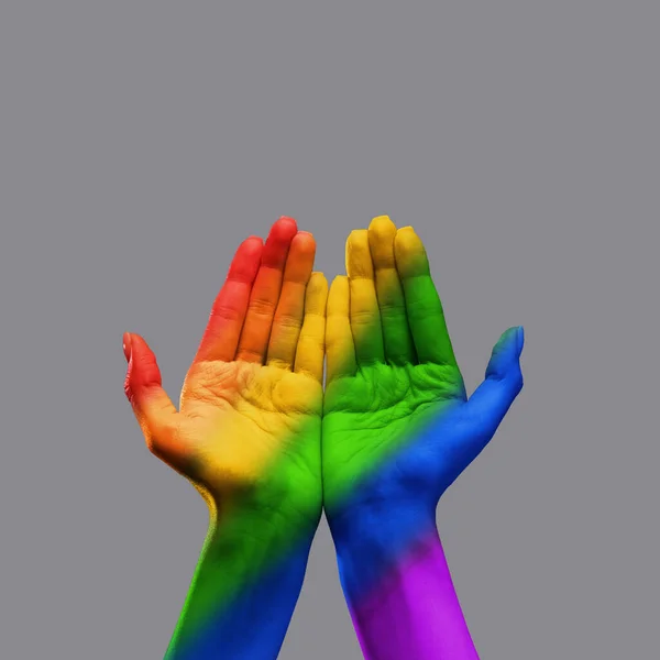 Людські Руки Відкритими Долонями Веселковим Світлом Сірому Фоні Підтримка Спільноти — стокове фото