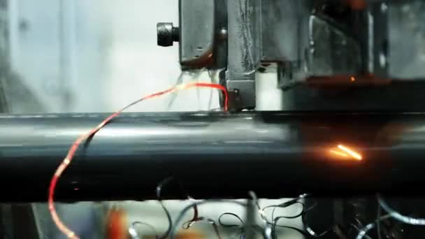 Metalldetaljer För Tillverkning Fabriksverktyg Rörelse Kapning Metalltrådar Ränder Arbete Med — Stockvideo