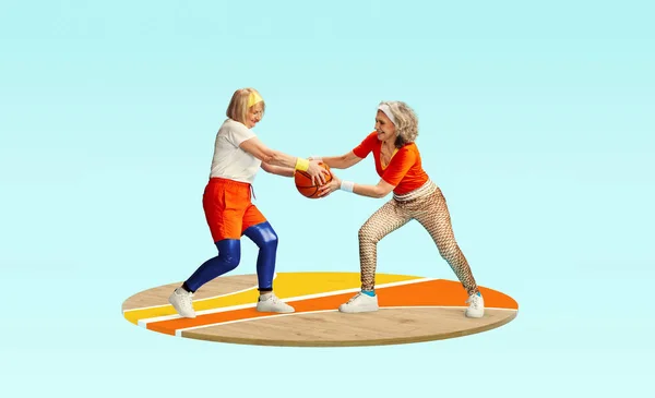 Konkurrens Två Medelålders Äldre Kvinnor Snygga Sportkläder Som Leker Med — Stockfoto