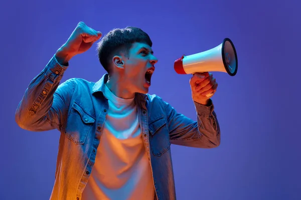 Portrait Young Man Emotionally Shouting Megaphone Exclaiming News Information Gradient — Stock Photo, Image