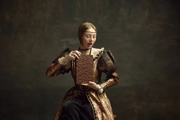 Portret Młodej Dziewczyny Średniowieczna Królewska Osoba Ładna Księżniczka Zabytkowej Sukience — Zdjęcie stockowe