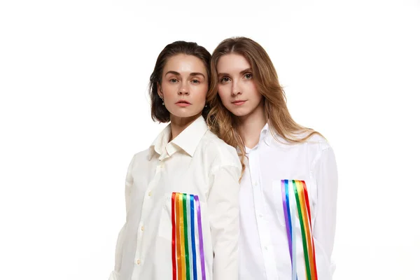 Retrato Duas Jovens Mulheres Vestindo Camisa Branca Com Linha Arco — Fotografia de Stock