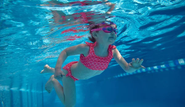 Carina Attiva Bambina Bambino Costume Bagno Rosa Immersioni Nuoto Sott — Foto Stock