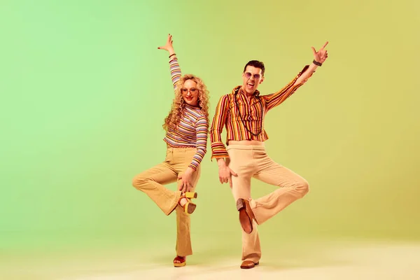 Expressive Talented Young Couple Man Woman Stylish Vintage Costumes Dancing — Stock Photo, Image