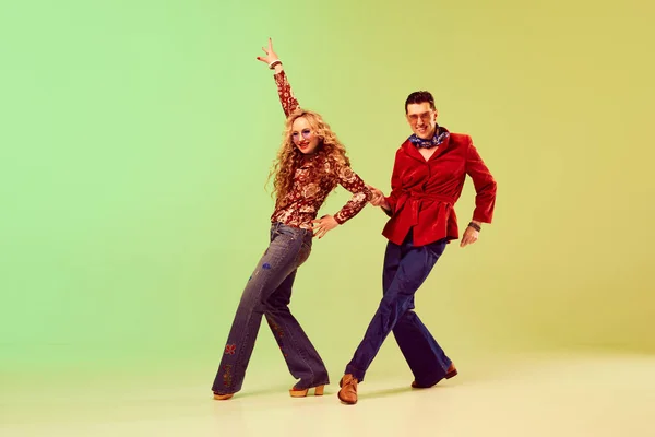 Artistic People Young Couple Man Woman Stylish Retro Clothes Dancing — Stock Photo, Image