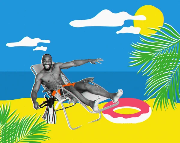 즐겁고 행복하고 미소짓고 아프리카 남자가 여름에 해변에서 있습니다 다이빙 일광욕 — 스톡 사진