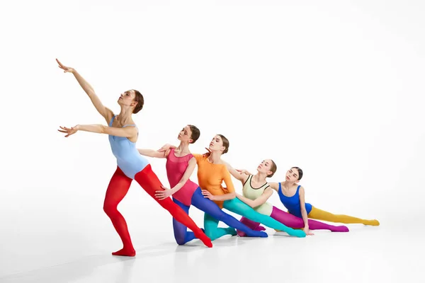 Actuación Artística Grupo Talentosas Chicas Jóvenes Bailarinas Ballet Ropa Colorida — Foto de Stock