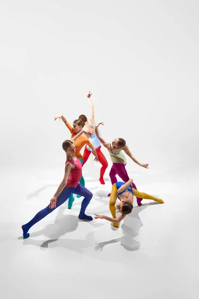 Vista Superior Chicas Jóvenes Creativas Expresivas Bailarinas Coloridas Medias Brillantes — Foto de Stock