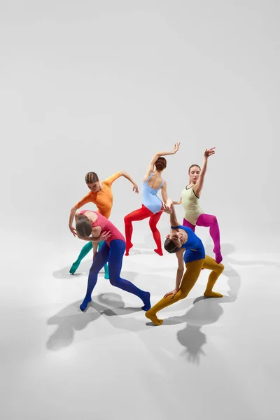 Grupo Talentosas Bailarinas Ballet Artísticas Ropa Brillante Multicolor Actuando Sobre — Foto de Stock