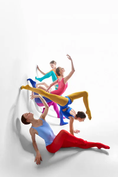 Fade Genç Kızlar Parlak Taytlı Bale Dansçıları Gri Stüdyo Arka — Stok fotoğraf