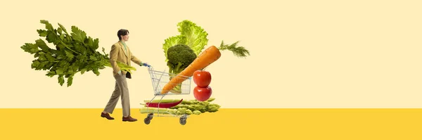 食料品の買い物に行く若い男 野菜を購入 レタス ブロッコリー トマトとアスパラガス 現代美術のコラージュ 健康的な食事 創造性 有機食品の概念 近代的なデザイン — ストック写真