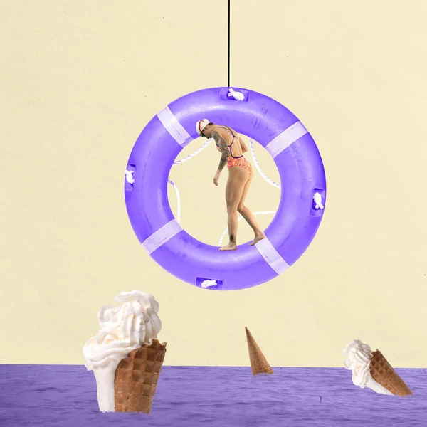 Жінка Купальнику Стоїть Плавальному Колі Над Морем Морозивом Символізуючи Акул — стокове фото