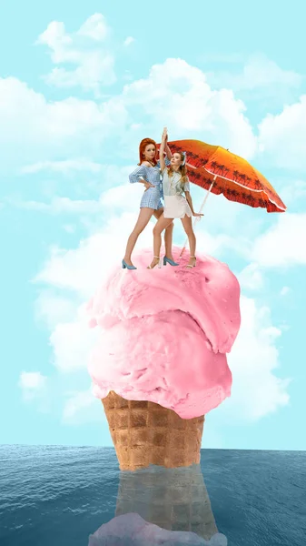 아름답고 아름다운 소녀들 바다에 아이스크림의 꼭대기에서 상상력 콜라주 창의적 디자인 — 스톡 사진