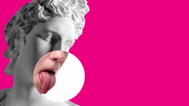 Hareket etmeyi, animasyonu durdurun. Antik heykel büstü, kadın dili dışarı çıkmış ve hareket ediyor. Modern tasarım, pembe arka plan. Çağdaş sanat. Yaratıcılık, duygular, mizah, eğlence konsepti. Metin için alanı kopyala