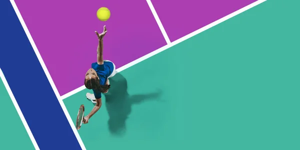 コラージュ 若い女の子のトップビュー画像 運動中のテニス選手 トレーニング 多色の裁判所に対して再生 ラケットでボールを提供します スポーツ アクティブライフスタイル 運動の概念 — ストック写真