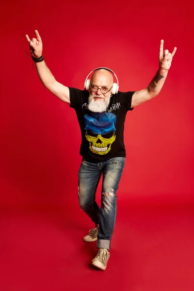Rock Roll Full Length Portrait Emotional Mature Bearded Man Tattoos — Stock Photo, Image