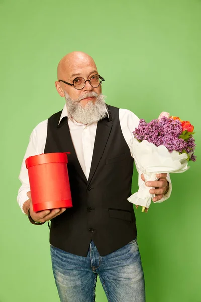 Portrait Mature Bearded Bald Man Stylish Clothes Glasses Standing Flowers — Stock Photo, Image